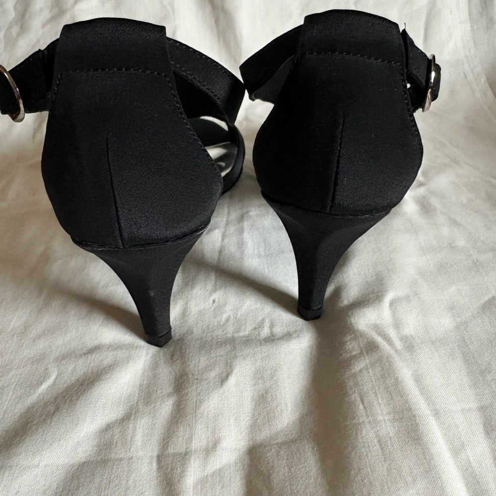 Easy Street Alive Elegant Black Women's Heels size 6 1/2 M New - Picture 4 of 8